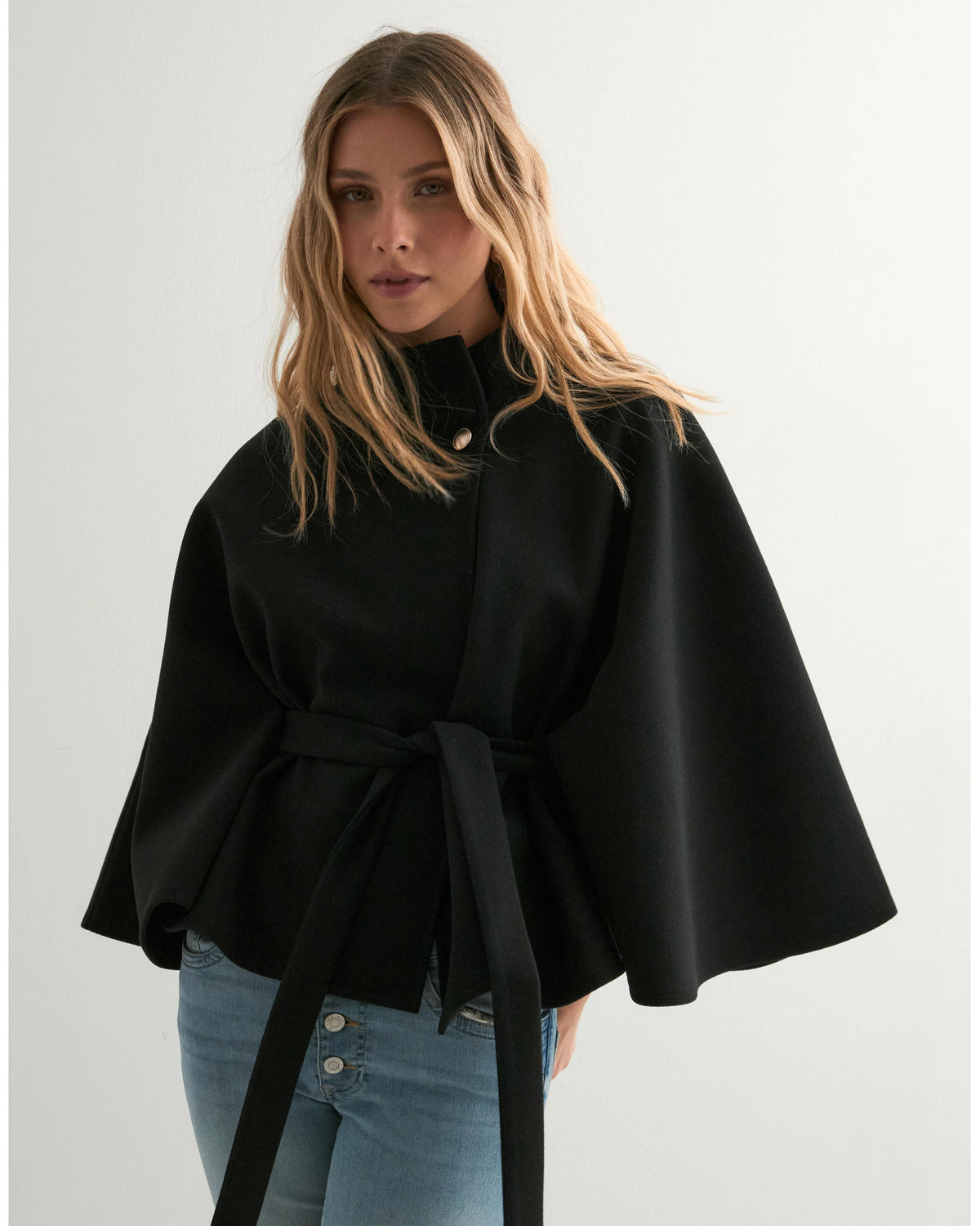 Jacket High Neck Poncho i svart